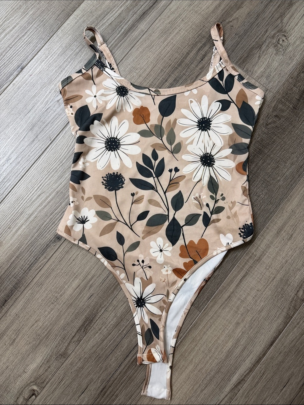 SHEIN Beige Floral Ribbed Bodysuit with White and Black Daisy Print